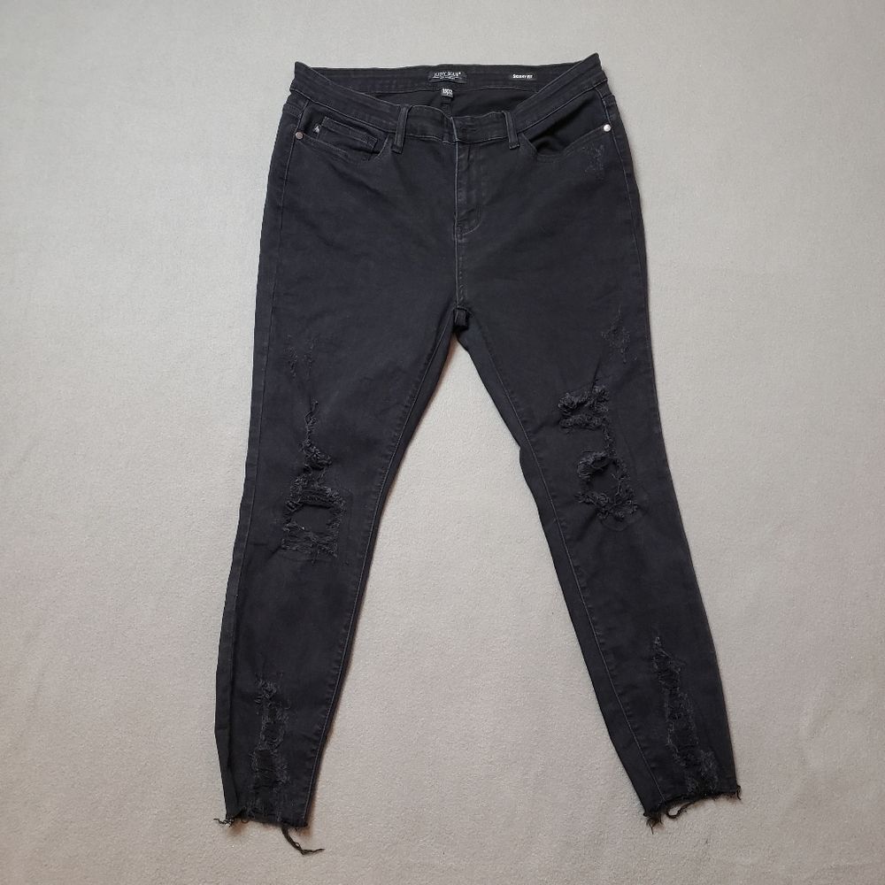Judy Blue Women's Skinny Jeans in Black Distressed